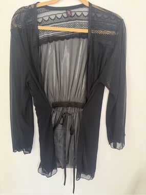 Sheer Lace-Trim Robe - Black by